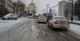 Автобусы стоят, автомобили понемногу продвигаются Александр Семенов, РИА AmurMedia