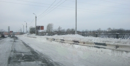 Тротуар на мосту через Силинку, засыпанный снегом Елена Назарова-Корсакова