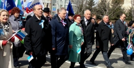Занимательная беседа во время шествия Анна Незнанова