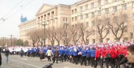 Колонна в цветах российского флага Анастасия Афанасенко