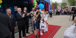 Символические ключи в руках маленьких спортсменов Илья Аверин