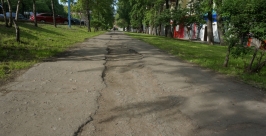 Огромная колея на тротуаре Анастасия Афанасенко