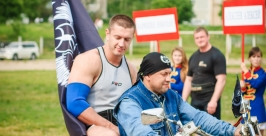 Байкеры на шоу Сообщество силовых видов спорта