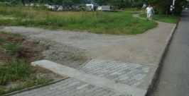 Тротуар к кинотеатру &quotХабаровск&quot портит впечатление от нового киноцентра Корр. ИА AmurMedia