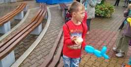 Пробовали яблоки и дети, и взрослые Евгений Попов