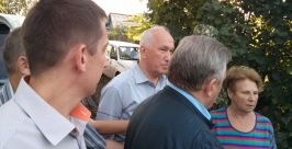 Мэр города и врио губернатора края беседуют с хабаровчанами Евгений Попов