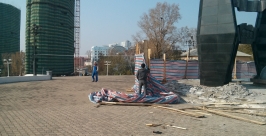 Двое рабочих на объекте Евгений Попов