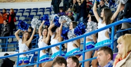 Девушки группы поддержки радуют своими улыбками весьма огорченных поклонников &quotАмура&quot Роман Федоров