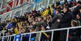 Радость болельщиков при счете 4:3 Евгений Попов