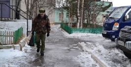Тротуары и дворы поселка Ванино Хабаровского края сковало льдом Корр. ИА AmurMedia