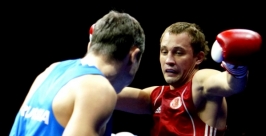 Боксер Андрей Замковой вышел в полуфинал чемпионата России по боксу в Хабаровске Роман Федоров