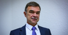 Руководитель Центра международных обменов и изучения проблем современности Виктор Ларин Балашов Антон, PrimaMedia