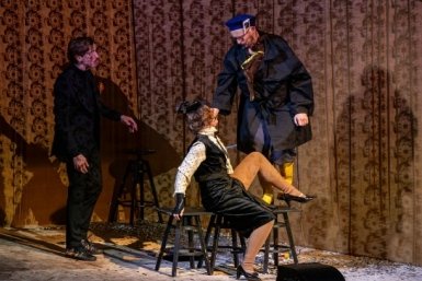 Фестиваль театров ДВ завершился на Сахалине новосибирским спектаклем &quotПетерс&quot пресс-служба правительства Сахалинской области