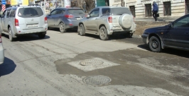 Торчащие колодцы посреди дороги Евгений Попов
