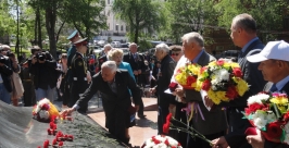 Возложение цветов к памятнику первопроходцу Якову Дьяченко прошло в Хабаровске Анастасия Афанасенко