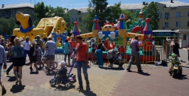 Детские городки на площади Евгений Попов