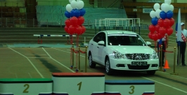 Самая спортивная семья Хабаровского края получила автомобиль из рук губернатора Корр. ИА AmurMedia