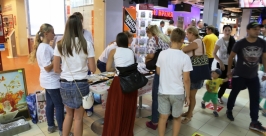 Флешмоб в поддержку пострадавшей в ДТП Марии Ширяевой устроили в Хабаровске Роман Федоров, корр. ИА AmurMedia