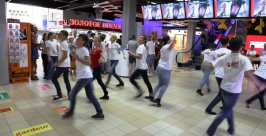 Флешмоб в поддержку пострадавшей в ДТП Марии Ширяевой устроили в Хабаровске Роман Федоров, корр. ИА AmurMedia
