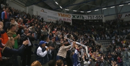 &quotАмур&quot в Хабаровске остановил &quotомскую машину&quot Роман Федоров, корр. ИА AmurMedia
