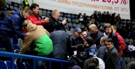 Владислава Третьяка едва не разорвали хабаровские болельщики во время хоккейного матча Роман Федоров, корр. ИА AmurMedia