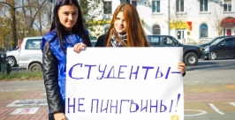 Ведро ледяной воды подарили своему ректору &quotза все хорошее&quot студенты ДВГГУ в Хабаровске Рудольф Швендых