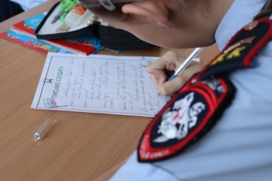 Трогательные письма написали воспитанники кадетских классов из Хабаровска участникам СВО Предоставлено пресс-службой Управления Федеральной службы войск национальной гвардии РФ по Хабаровскому краю