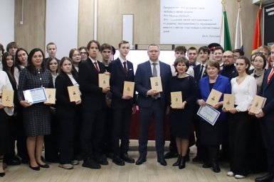 Пять школ в Хабаровске получили комплекты книг &quotСобиратели Земли Русской&quot Пресс-служба администрации Хабаровска