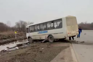 Водитель погиб при столкновении двух автомобилей и автобуса в Хабаровском районе