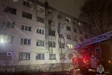 Два человека погибли, 28 жильцов  спасли во время ночного пожара в Хабаровске