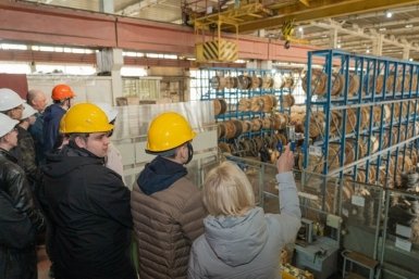 Посещение заводов предложили сделать частью школьной программы