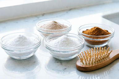 Сыплю 3 средства для выпечки на расческу — и "кайфую" от свежести: ни жира, ни перхоти, ни грязи