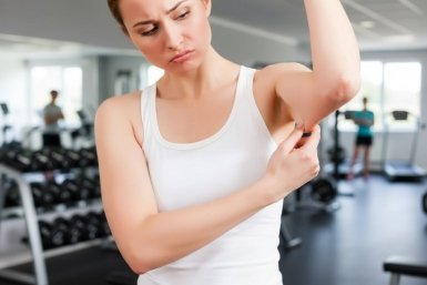 Уберите "желе" с рук за неделю: эти 3 упражнения устранят дряблость — сила вернётся, даже если вам за 70