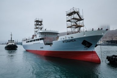 Новый краболов спустили на воду на Амурском судостроительном заводе