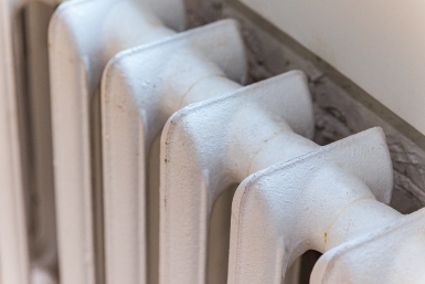 Перекрашивать старые батареи в России нельзя — эксперт объяснила почему