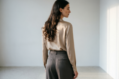 Поясница расслабляется без массажа: одно движение на полу — и зажим "уходит" за 2 минуты