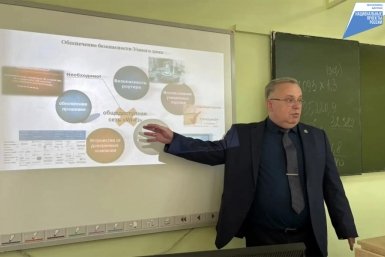 Хабаровские школьники учатся защищать &quotумный дом&quot на &quotЦифровом ликбезе&quot Пресс-служба министерства цифрового развития и связи Хабаровского края