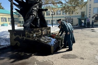 В Хабаровском крае в МЧС почтили память сотрудников, погибших при исполнении обязанностей Предоставлено пресс-службой ГУ МЧС России по Хабаровскому краю