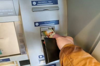 ФНС объяснила, когда банки замораживают счета россиян из-за долгов