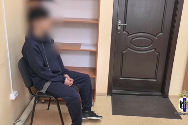 В Хабаровске задержали студента из Москвы, по заданию мошенников вскрывшего сейф в чужой квартире Оперативная съёмка пресс-службы УМВД России по Хабаровскому краю