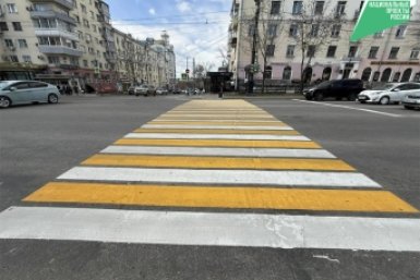 В Хабаровске на дороги наносят долговечную светоотражающую разметку