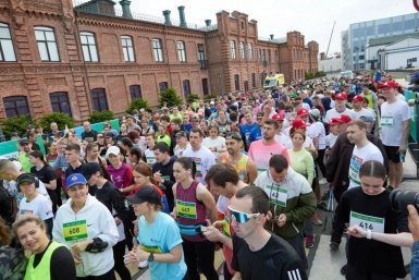 Участники &quotЗеленого марафона&quot во Владивостоке в 2025 году предоставлено пресс-службой Дальневосточного Сбербанка