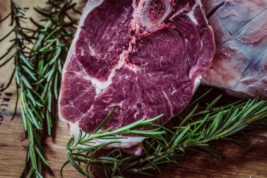 Мясо разморозится в разы быстрее: 4 способа без потери вкуса - ваш ужин будет спасен