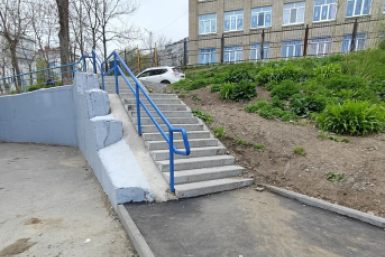 Новые лестницы появились по 14 адресам во Владивостоке пресс-служба администрации Владивостока