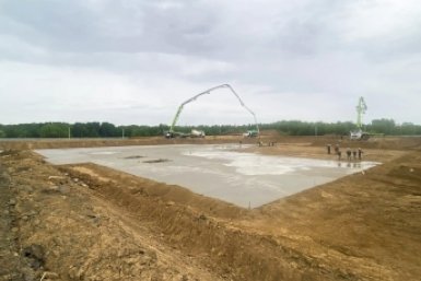 Первый бетон залит в основание школы-гиганта в Хабаровске Предоставлено пресс-службой Группы &quotВИС&quot