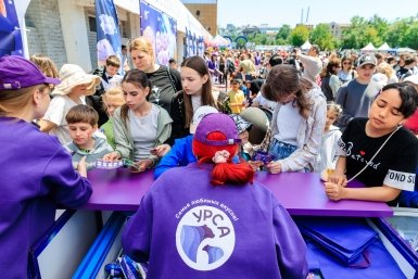 На фестивале &quotГород детства&quot во Владивостоке раздали 3000 порций мороженого ИА PrimaMedia