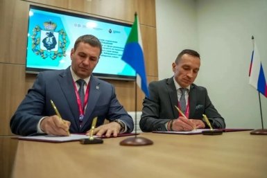 Дмитрий Демешин подписал соглашение о сотрудничестве с ООО &quotСибирское стекло&quot Андрей Терехин