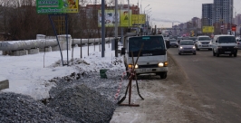 Полуметровые сугробы не мешают реконструкции улицы П.Л. Морозова в Хабаровске Евгений Попов