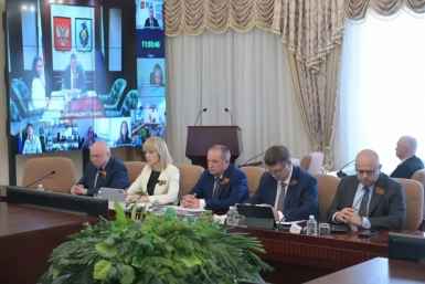 На заседании президиума правительства края Вячеслав Реутов