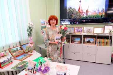 Презентация сборника стихов Галины Николайчук в библиотеке семейного чтения предоставлено творческим объединением &quotЛитературный Альтаир&quot